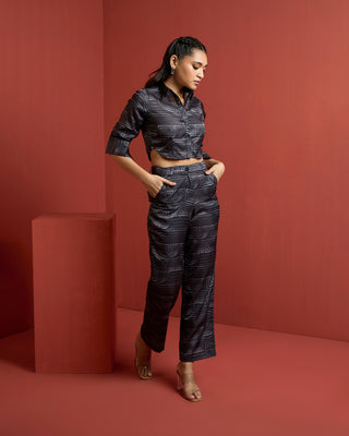 ROGUE FITTED CROP SHIRT