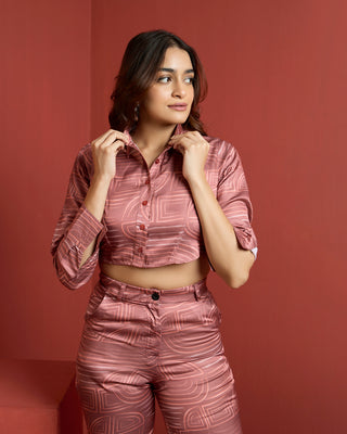 ROGUE FITTED CROP SHIRT